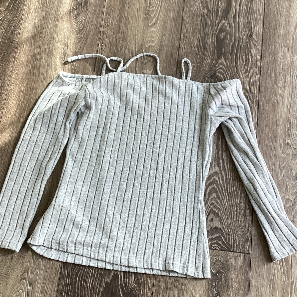 SHEIN Light Gray Ribbed Off-Shoulder Top - Picture 5 of 5